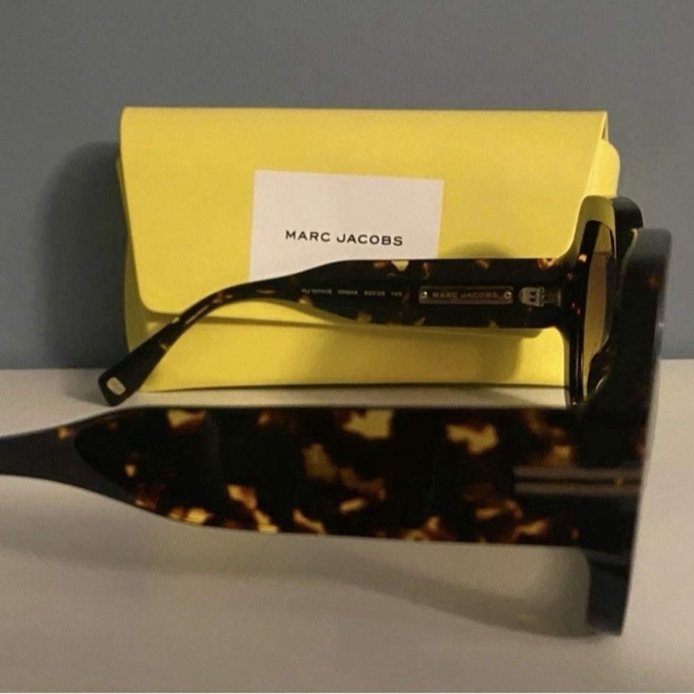 Marc Jacobs Tortoiseshell Hexagon Sunglasses with… - image 5